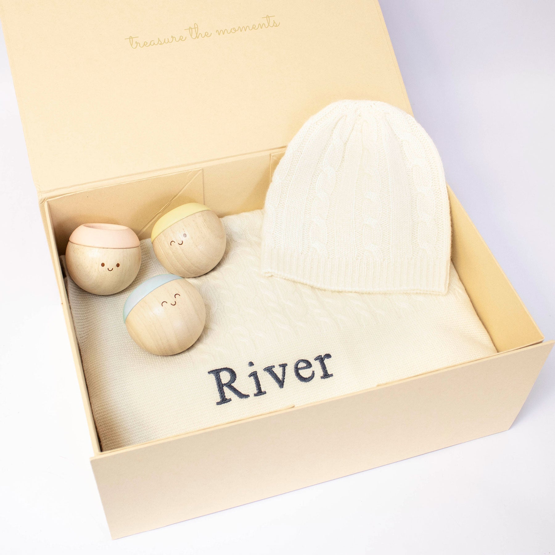 CABLE KNIT CASHMERE AND SENSORY BALLS - IVORY